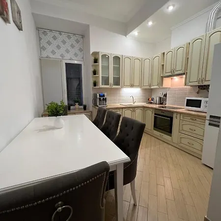 3 In The Centr Leópolis