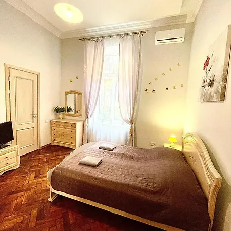 3 In The Centr Apartment *