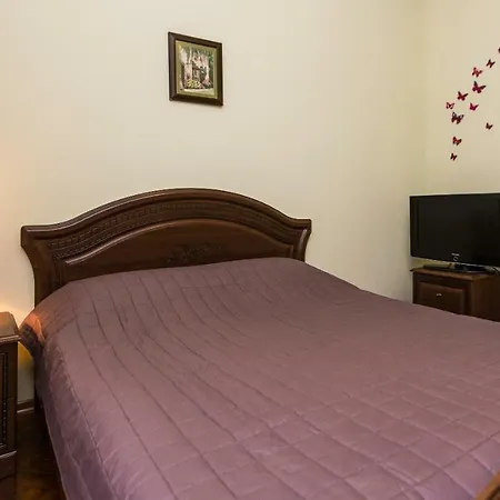 3 In The Centr Apartment *