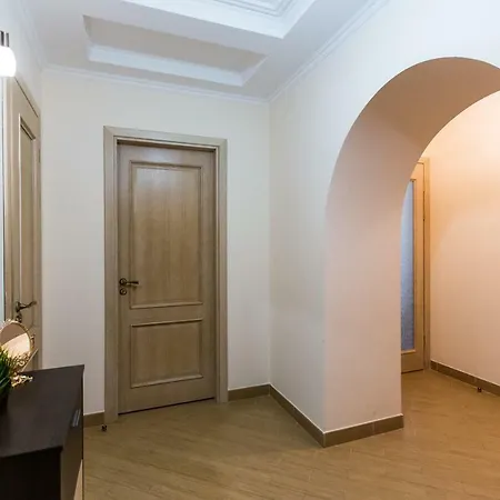 3 In The Centr Apartment