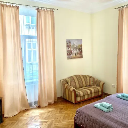 3 In The Centr Apartment